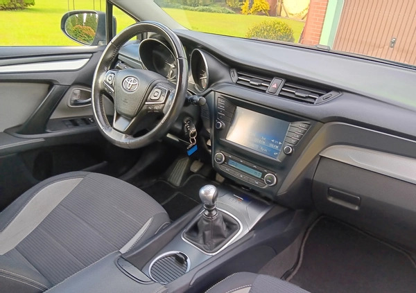 Toyota Avensis cena 56900 przebieg: 166000, rok produkcji 2017 z Szamocin małe 137